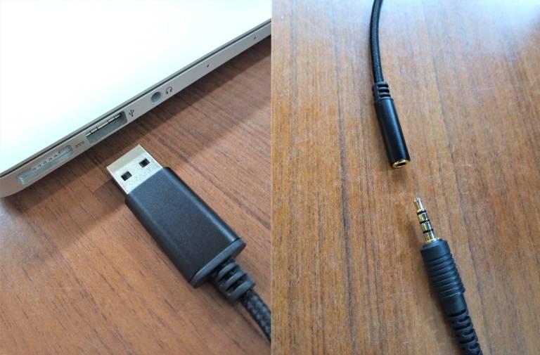 3.5mmのヘッドセットのプラグをUSB-Cアダプターに差し込んでパソコンと接続する