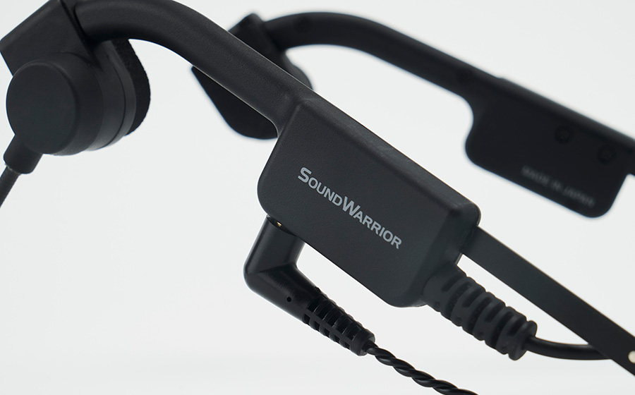 城下工業SOUND WARRIOR折りたたみ式ヘッドセットSW-HW1のイヤホン差し込み部分のアップ