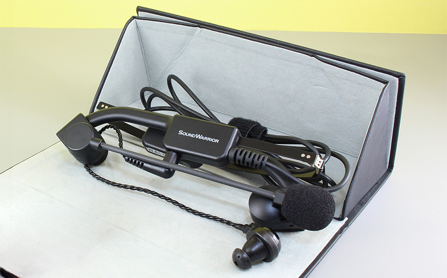 城下工業SOUND WARRIOR折りたたみ式ヘッドセットSW-HW1が眼鏡ケースに入っている