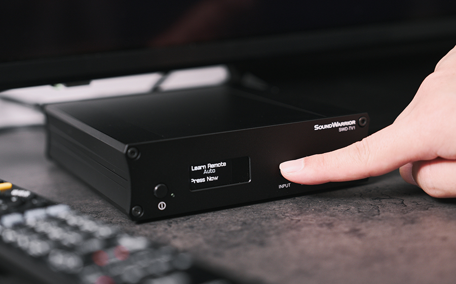 テレビ用アンプSW TV Plus (SWD-TV1)のINPUTボタンを押し設定モードにしているところ